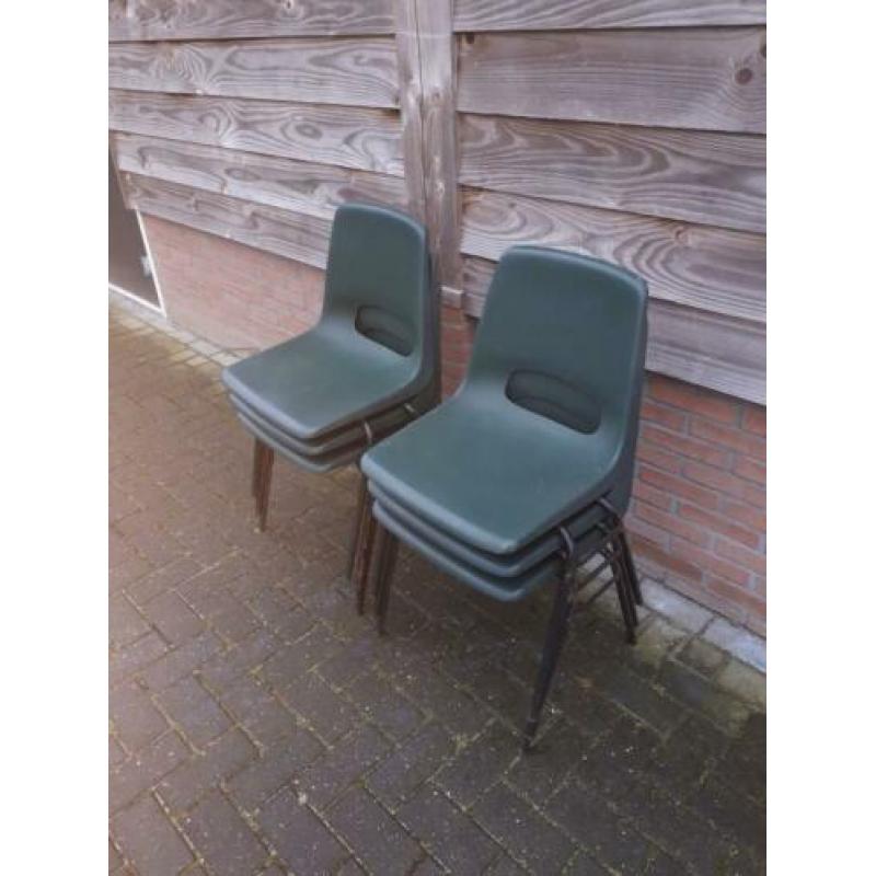 Gave vintage stoelen stapelstoelen kantinestoelen.
