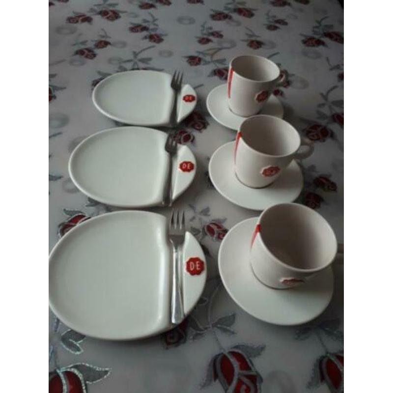 D.E 3x koffiekopje en 3x schotel en 3x borden D.E .Douwe Egb