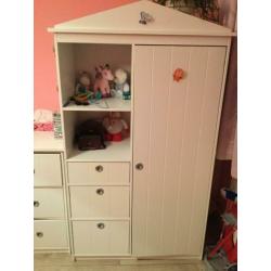 Commode met kledingkast