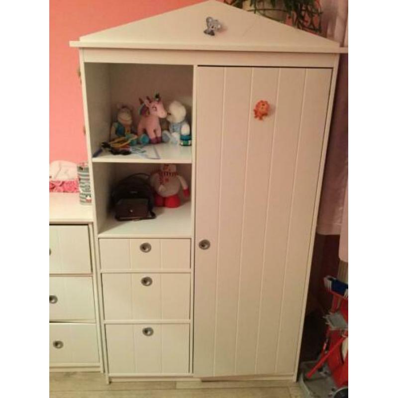 Commode met kledingkast