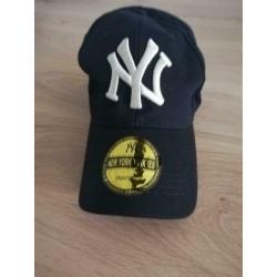 New York snapback pet zwart gouden lettets nieuw