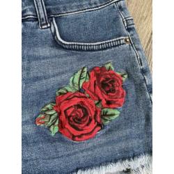 Kort spijkerbroekje met rozen (Seven Sisters)