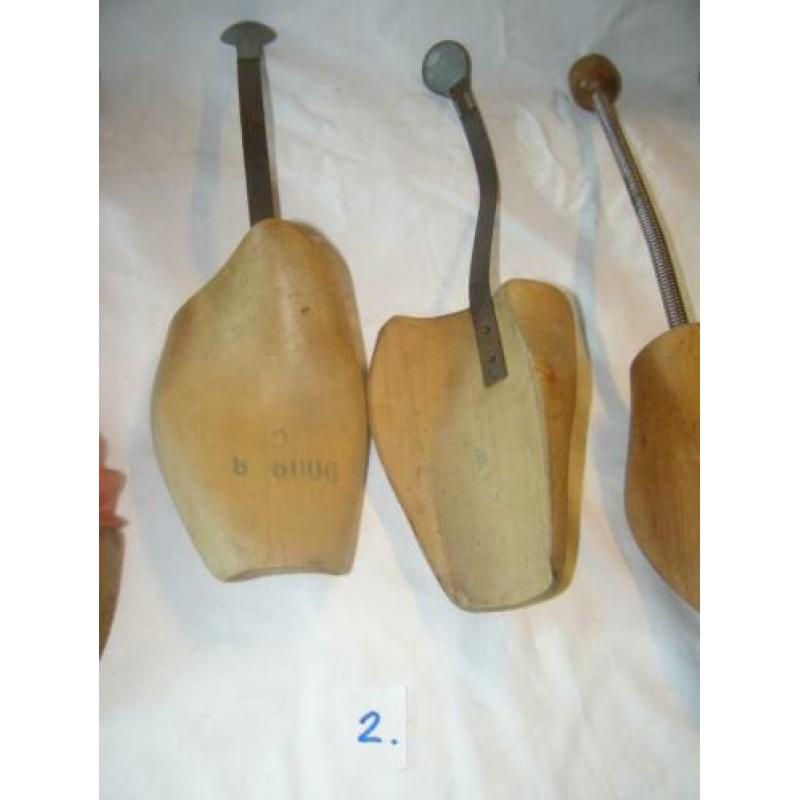 Drie paar oude houten schoenspanners (A16 1022) H