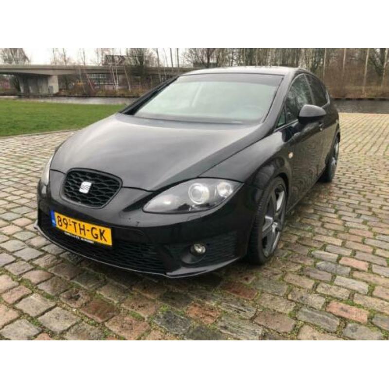 SEAT Leon 2.0 TFSI FR in & exterieur cupra R