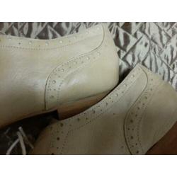 Beige broques damesschoen maat 42.
