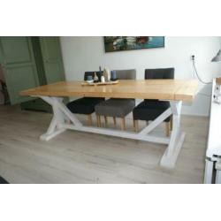 Robuuste houten eettafel 2.40cm