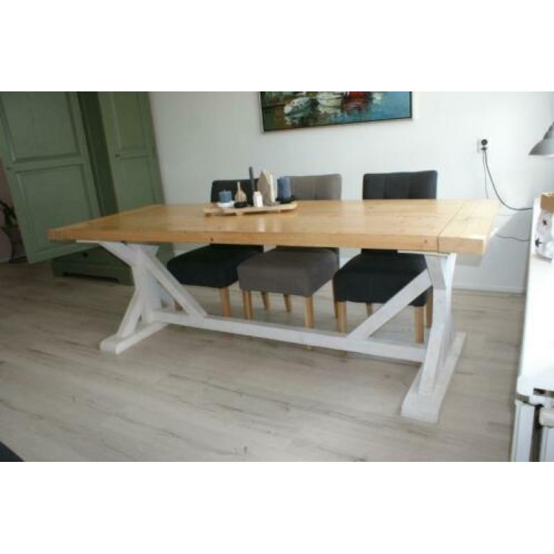 Robuuste houten eettafel 2.40cm