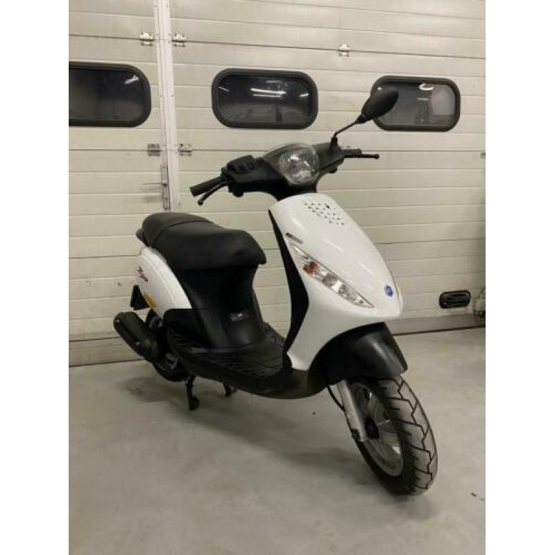 Piaggio Zip brom 4T 2011 wit (verkeerd in zeer goeie staat)