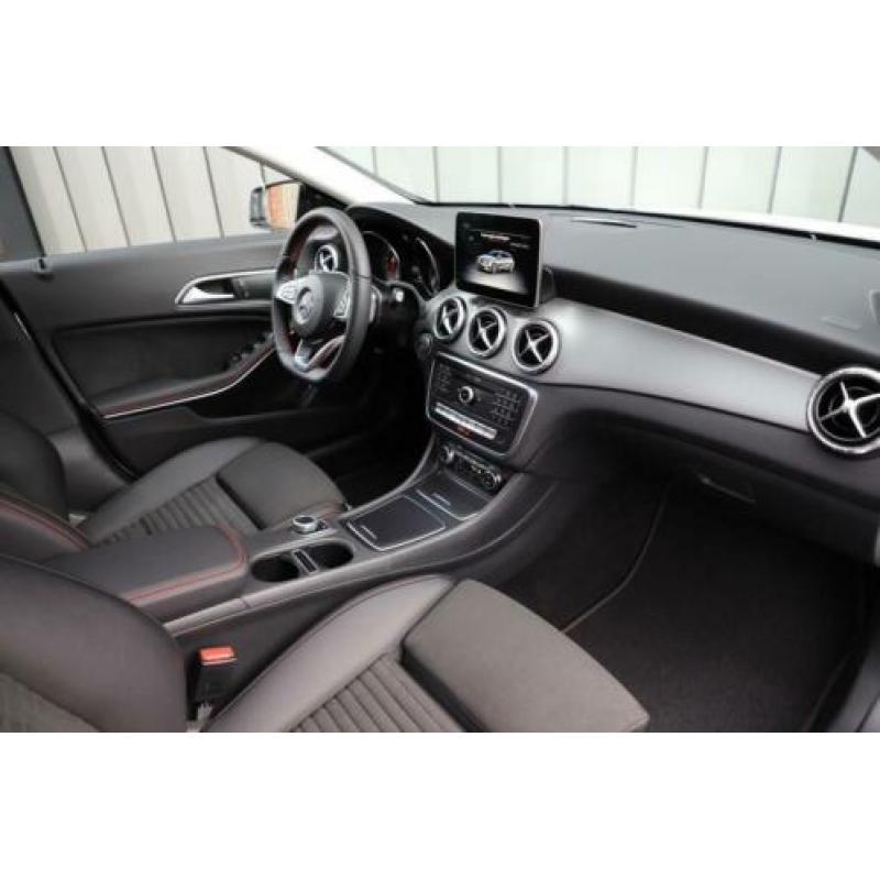 Mercedes-Benz CLA-Klasse Shooting Brake 180 AMG Aut7 Panoram