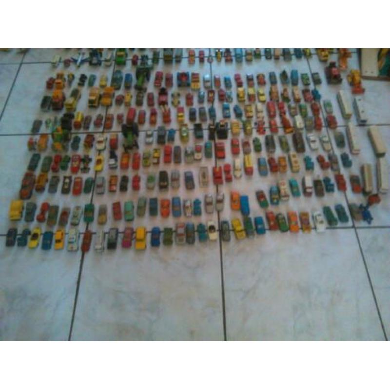 350 stuks model auto"s (zoldervonds)