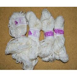 haak / brei 4 strengen leuke krul wit 78% viskose 22% cotton