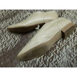 Beige broques damesschoen maat 42.