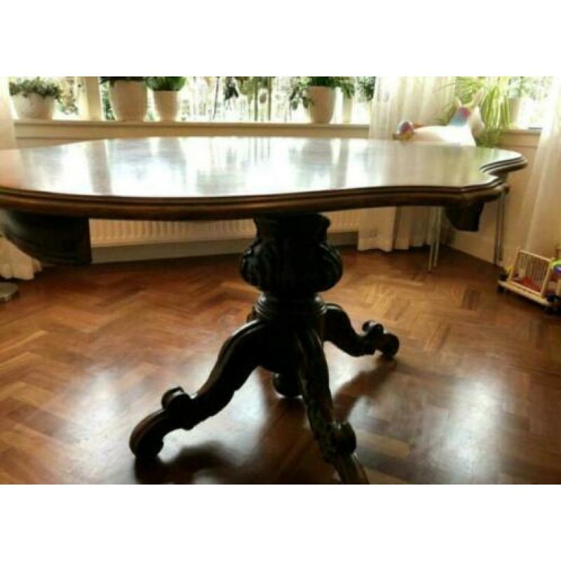 Chique antieke notenhouten tafel!
