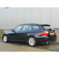 BMW 3-serie Touring 318i | Navigatie | Bluetooth | Trekhaak