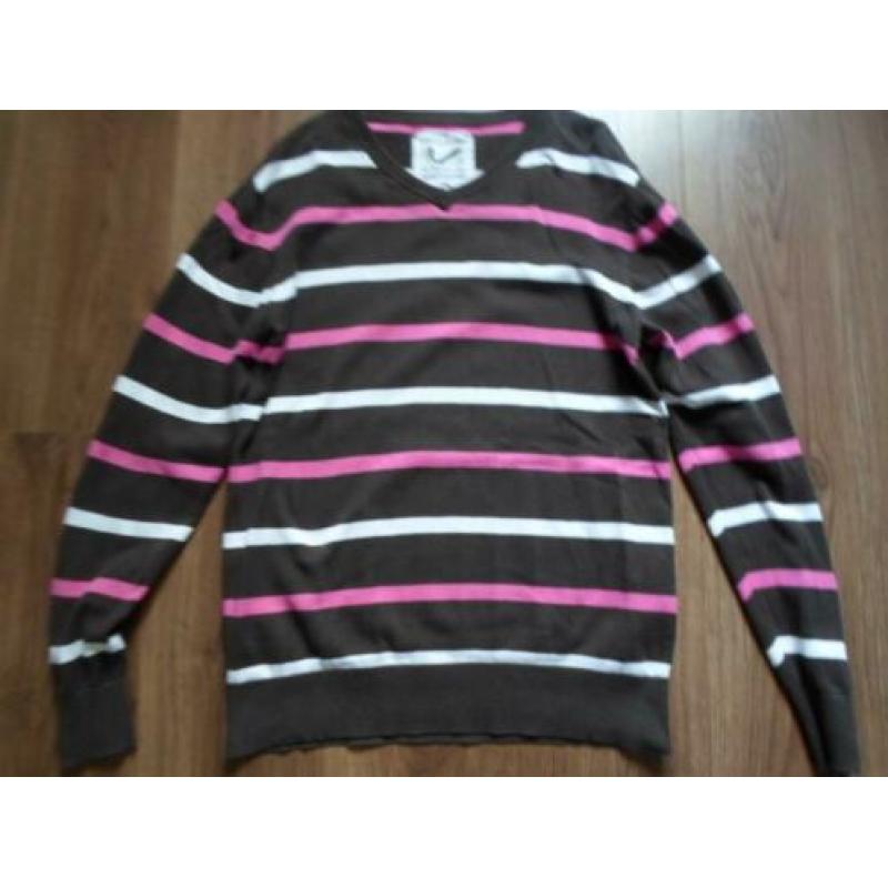 mooi t-shirt (Liv) met V hals en knoopjes
