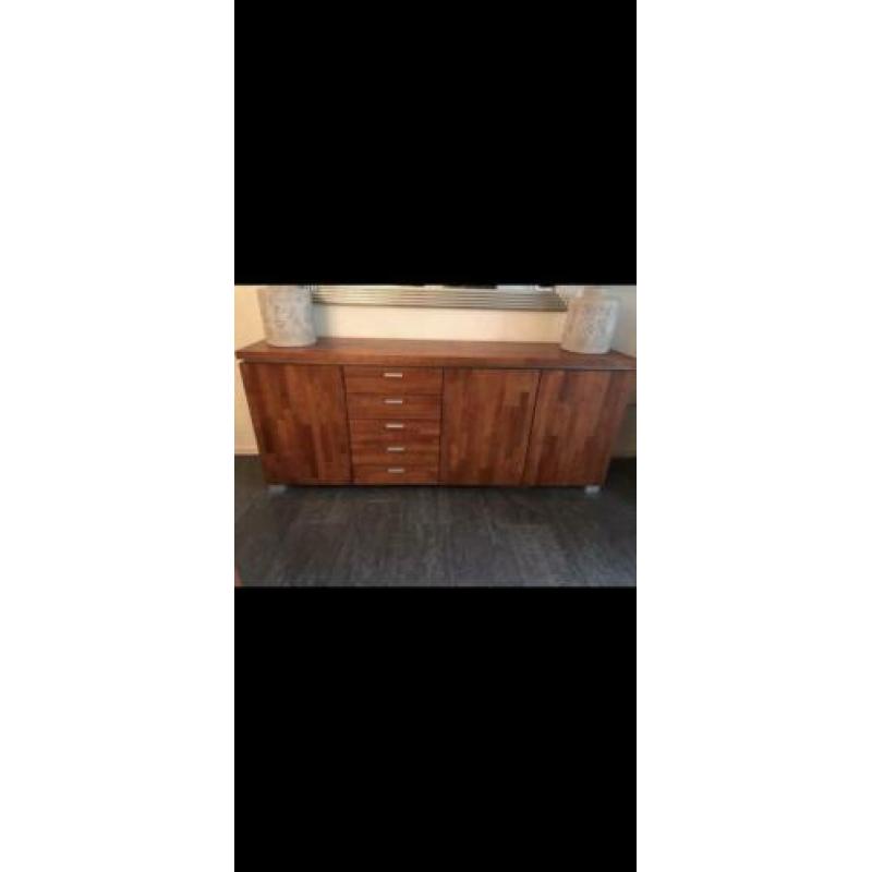 Eethoek met 6 leren stoelen dressoir kast twee tafeltjes