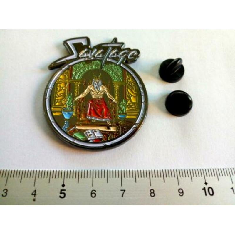 Savatage mooie en nieuwe shaped metal pin speld badge n3