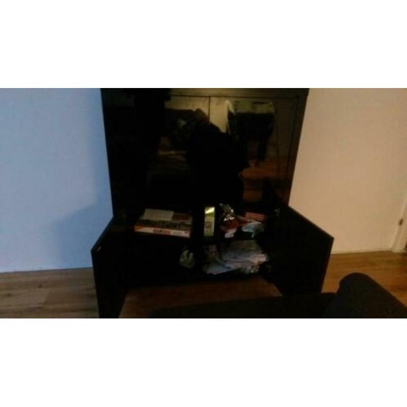 Zwarte glans kast