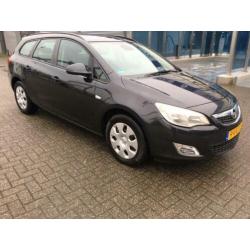 Opel Astra Sports Tourer 1.7 CDTi Business +