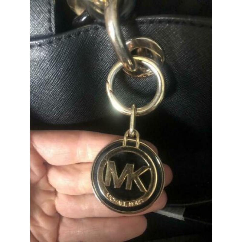 Zwarte michael kors tas model Cynthia