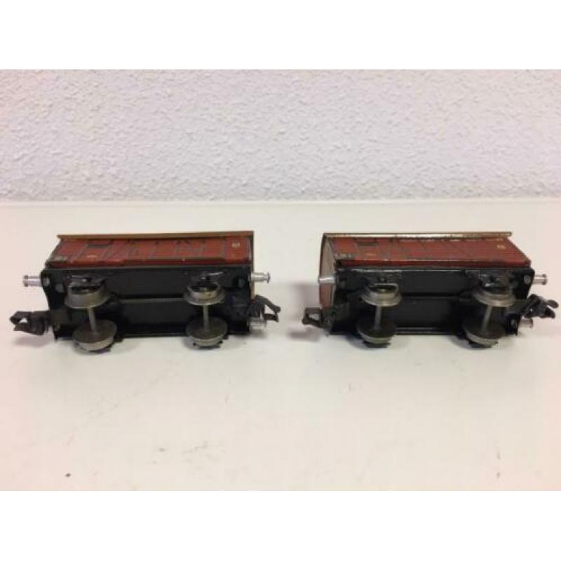 2 Märklin 381 goederenwagons jaren 30
