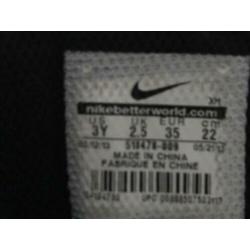 Zwarte “nike” kinder gympen maat 35