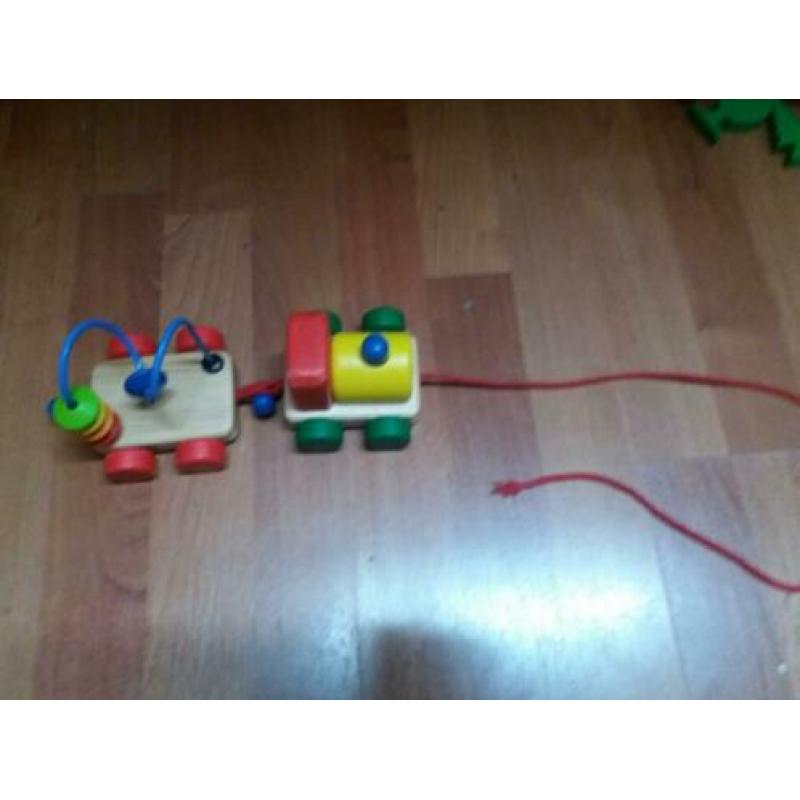 Houten treintje met trektouw