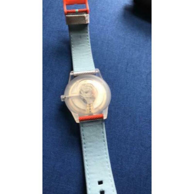 Q & Q horloge met zonnecel, mooi bewerkte band, twee kleuren
