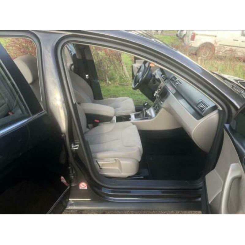 Volkswagen Passat 2.0 TDI 103KW 2005 Zwart