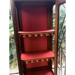 Oud eiken vitrine kast met facet geslepen glas in lood