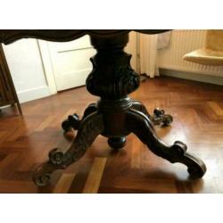 Chique antieke notenhouten tafel!