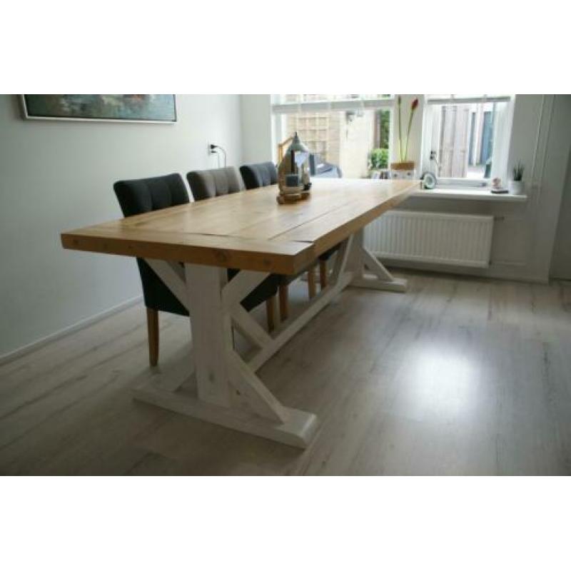 Robuuste houten eettafel 2.40cm