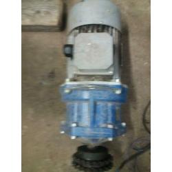 Electromotor met vertrager draait in sec 1keer rond