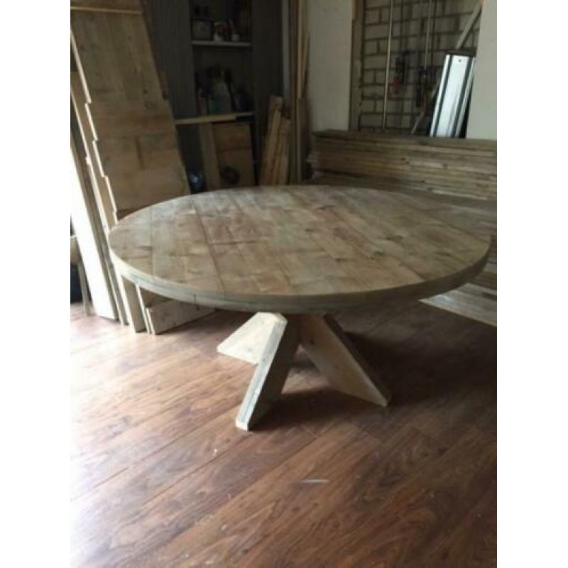 Ronde eettafel van verouderd steigerhout
