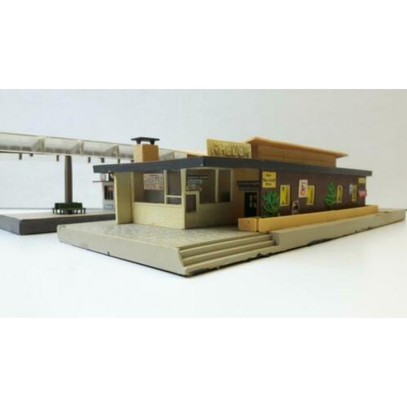 POLA QUICK B600 H0 Station Rheden met perron t.e.a.b.