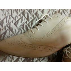 Beige broques damesschoen maat 42.