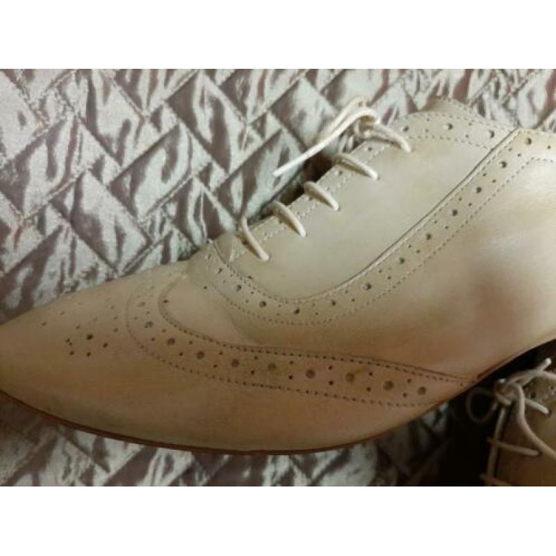 Beige broques damesschoen maat 42.