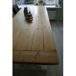 Robuuste houten eettafel 2.40cm
