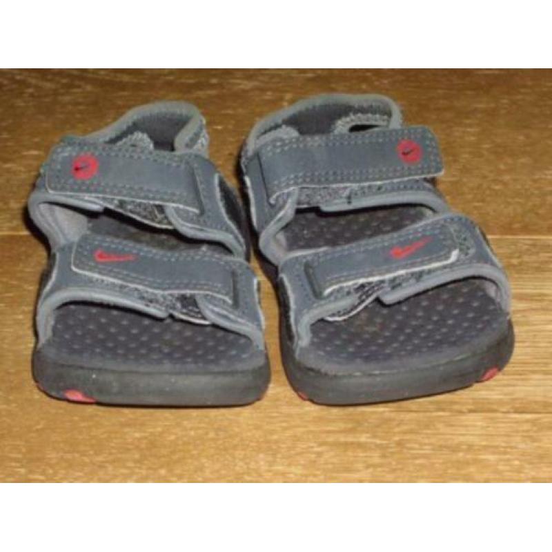 Nike sandaaltjes 22