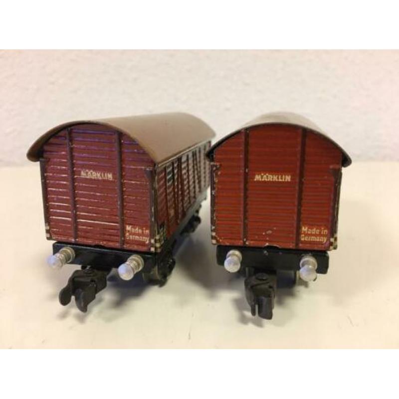 2 Märklin 381 goederenwagons jaren 30
