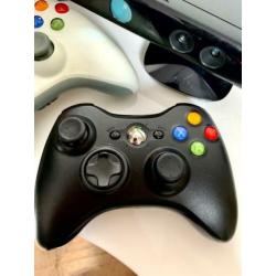 Xbox 360 met Kinect, 2 controllers en 2 spellen