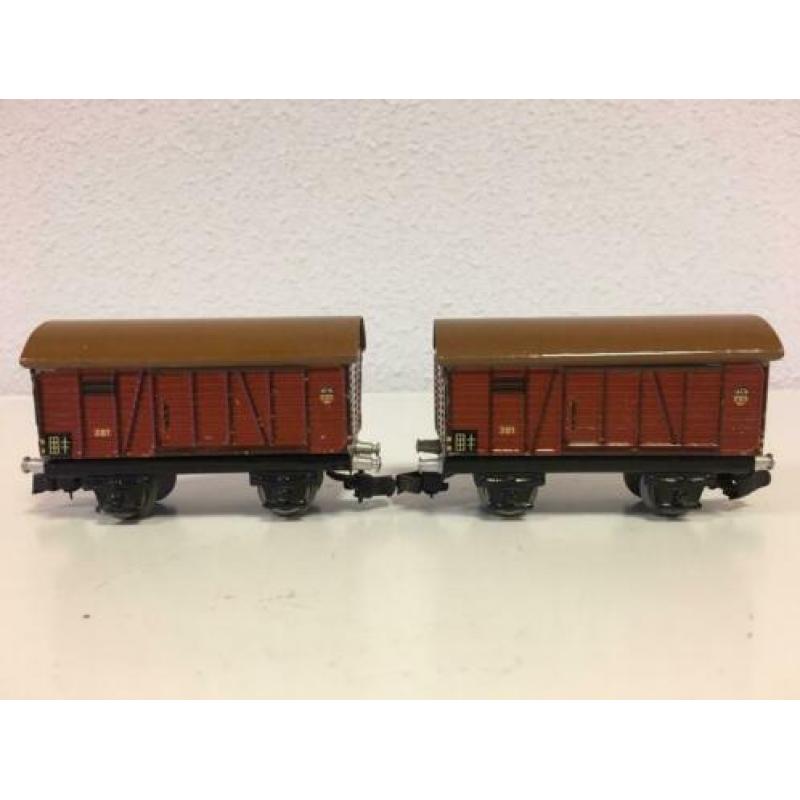 2 Märklin 381 goederenwagons jaren 30