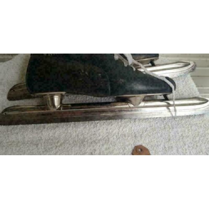E195 VIKING lage noren maat 40 geslepen en in goede staat