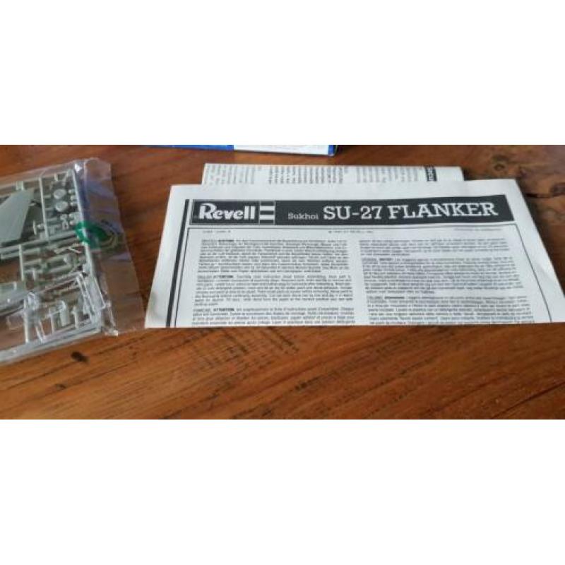 Revell 04084 SU-27 flanker 1:144
