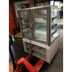 Grote glasvitrine uit een Starbucks winkel met led verlicht
