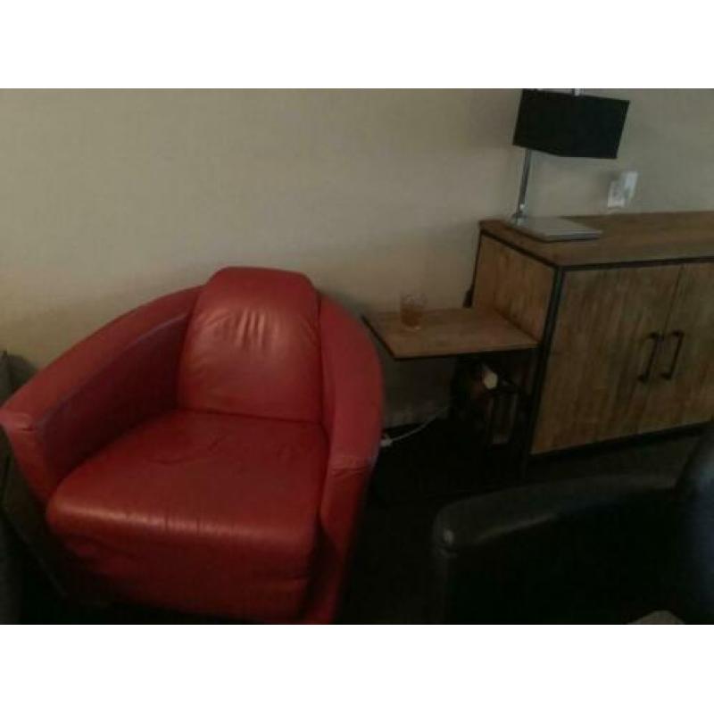 Lederen rode fauteuil