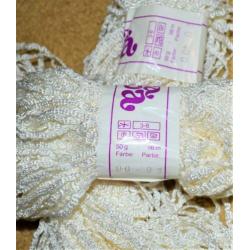 haak / brei 4 strengen leuke krul wit 78% viskose 22% cotton
