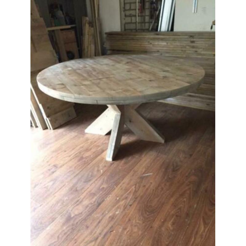 Ronde eettafel van verouderd steigerhout