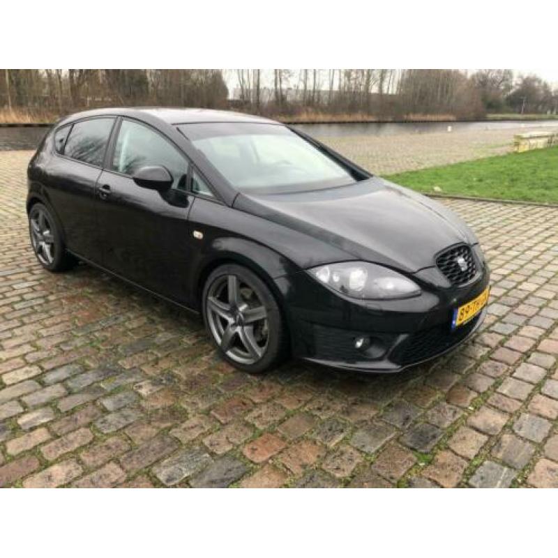 SEAT Leon 2.0 TFSI FR in & exterieur cupra R