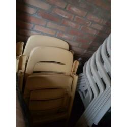 Gratis af te halen 14 stapelstoelen wit